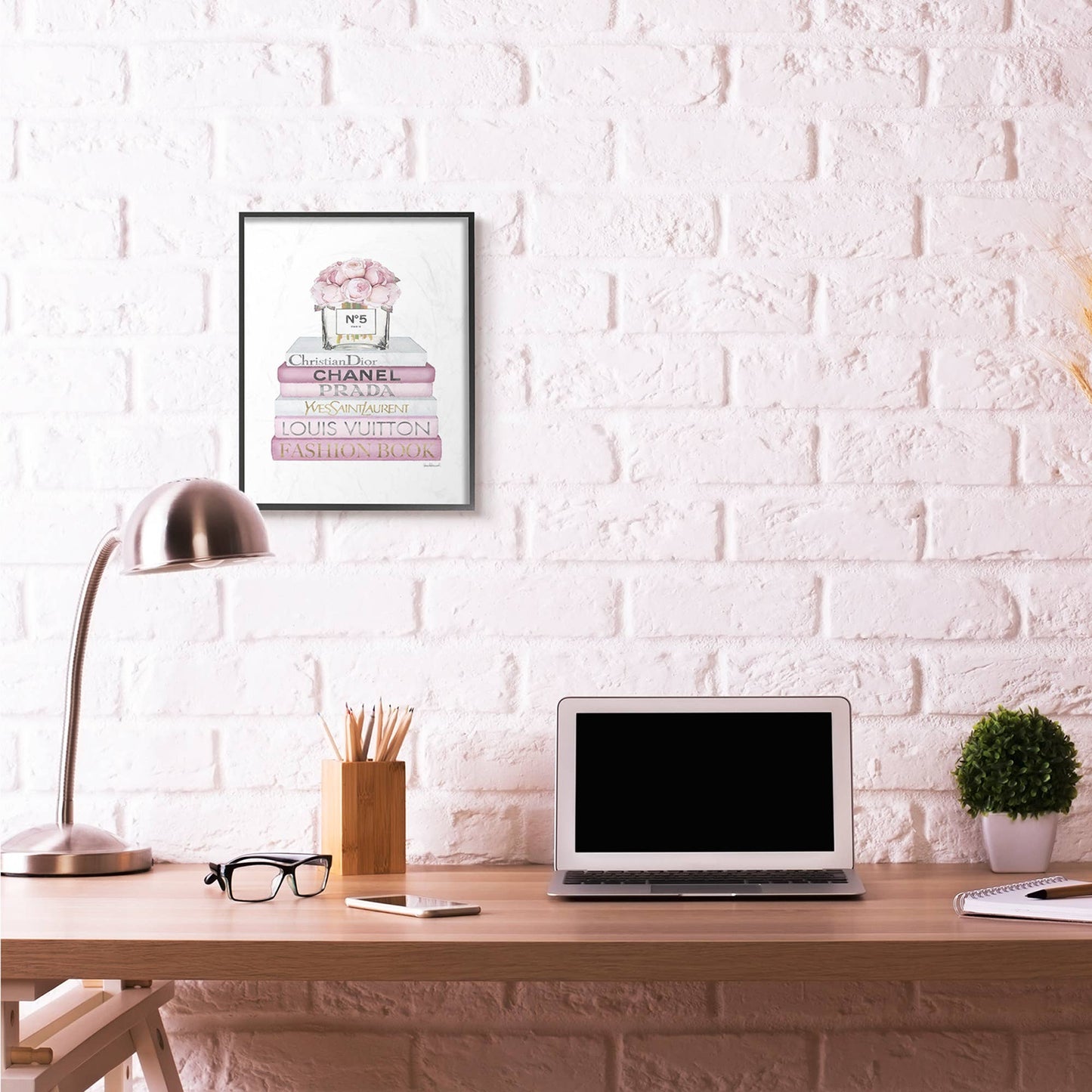 Fashion Designer Flower Bookstack Pink White Water Blk Frame