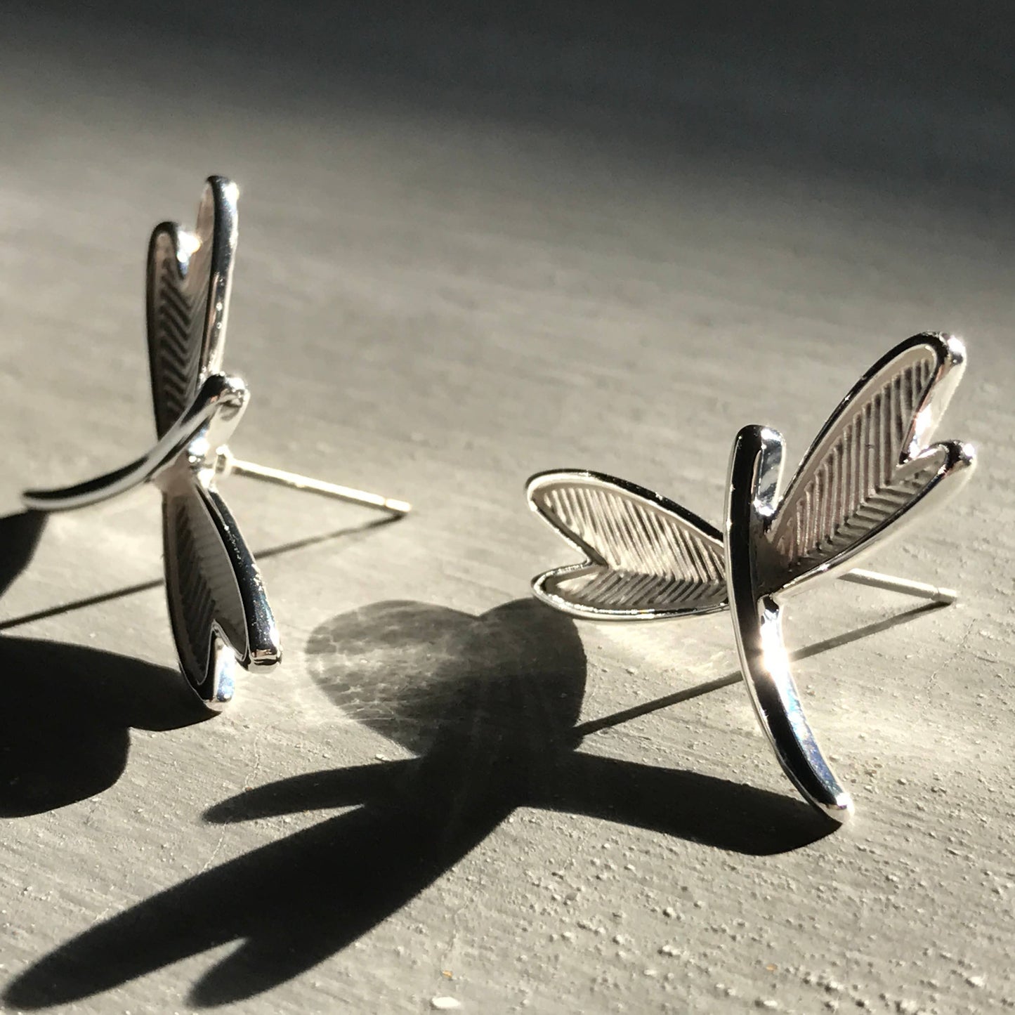 Dragonfly Jewelry Earrings / Silver Tone / LG on CARD