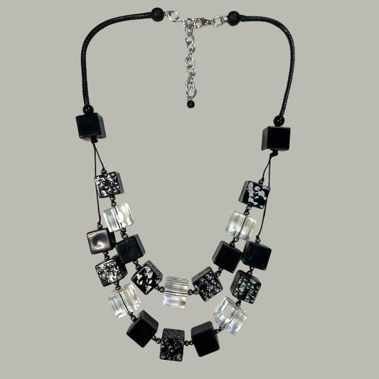 Short Neckace in Black/clear Plastic