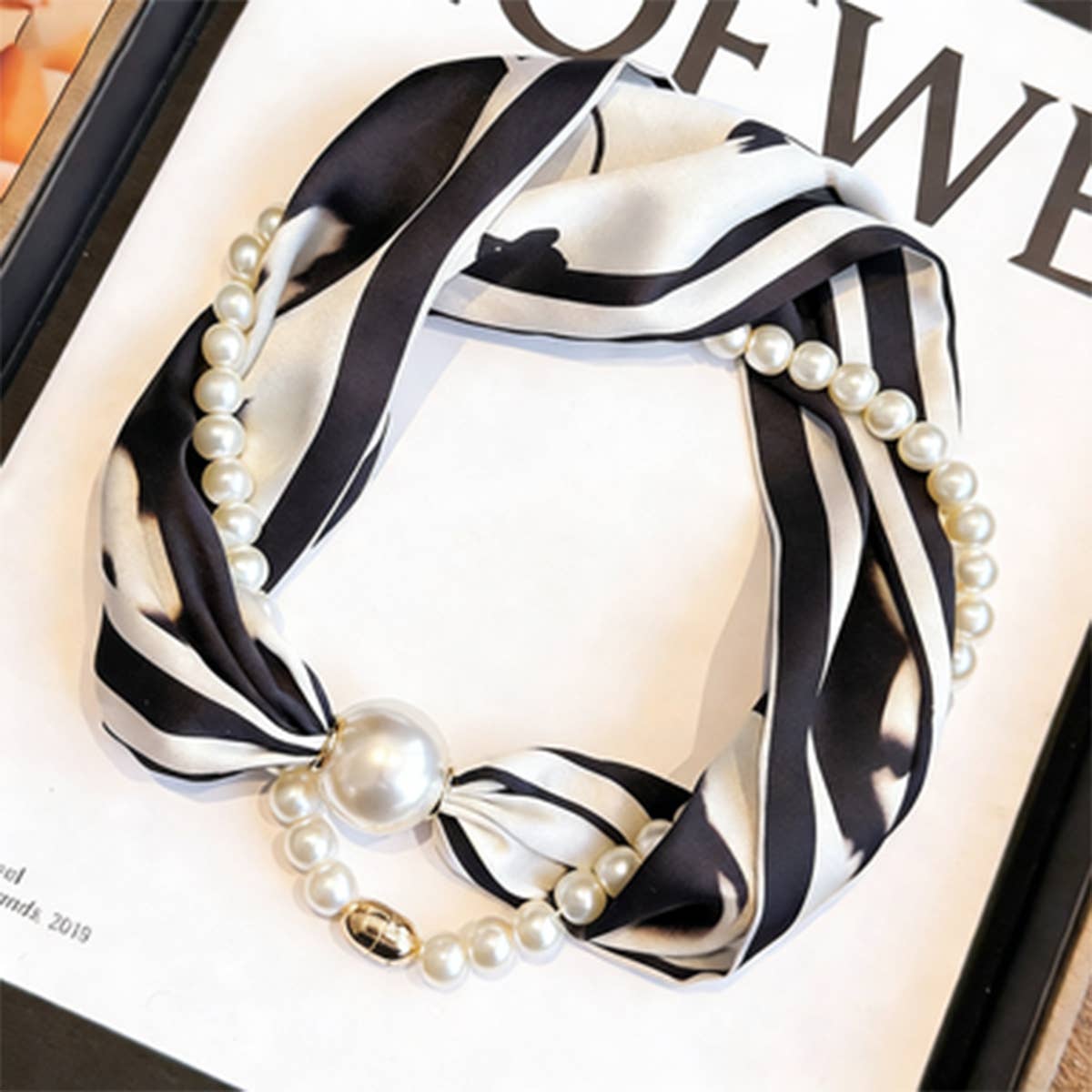 Pearl Magnetic Skinny Silk Neck Scarf_CWASC03934
