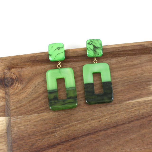 E26500 Bold Rectangle Dangle Acrylic Ring Earrings