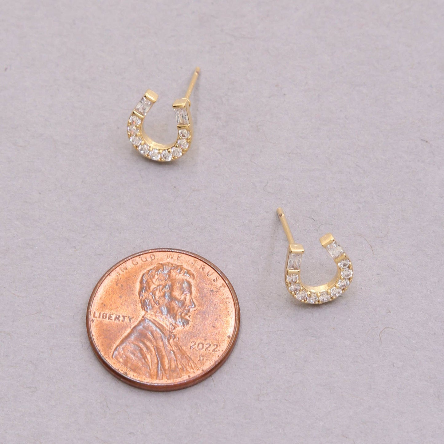 14K GOLD DIPPED HORSESHOE CZ STUD EARRING, KME 8698