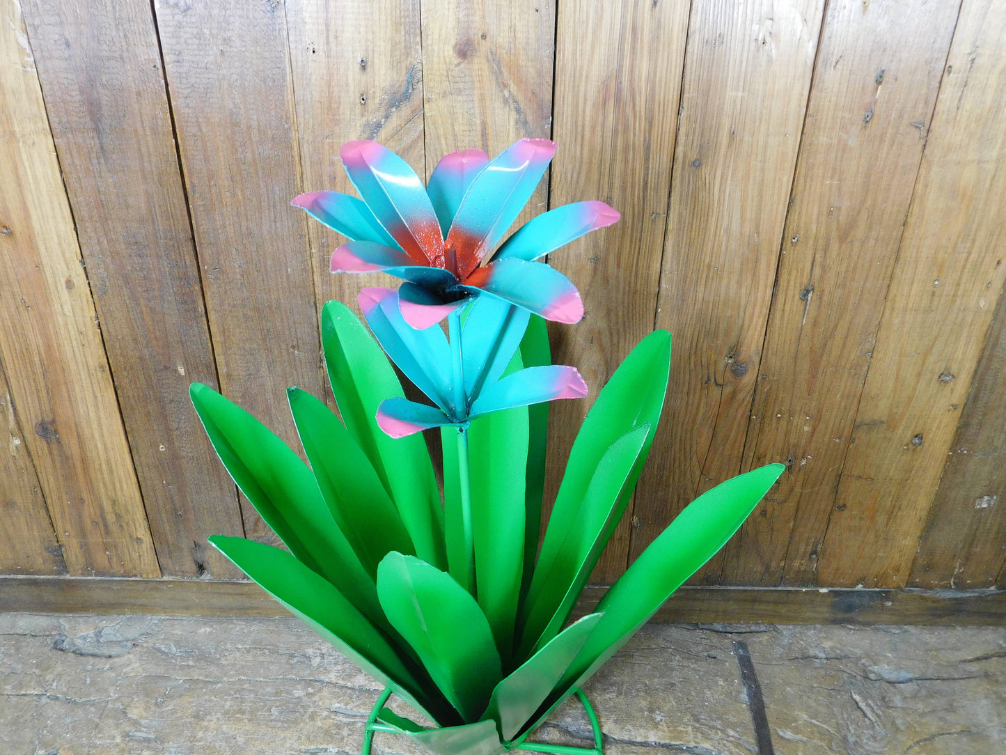 Ava-Turquoise Blossom Agave-WH-Green Metal Cactus-14x21H