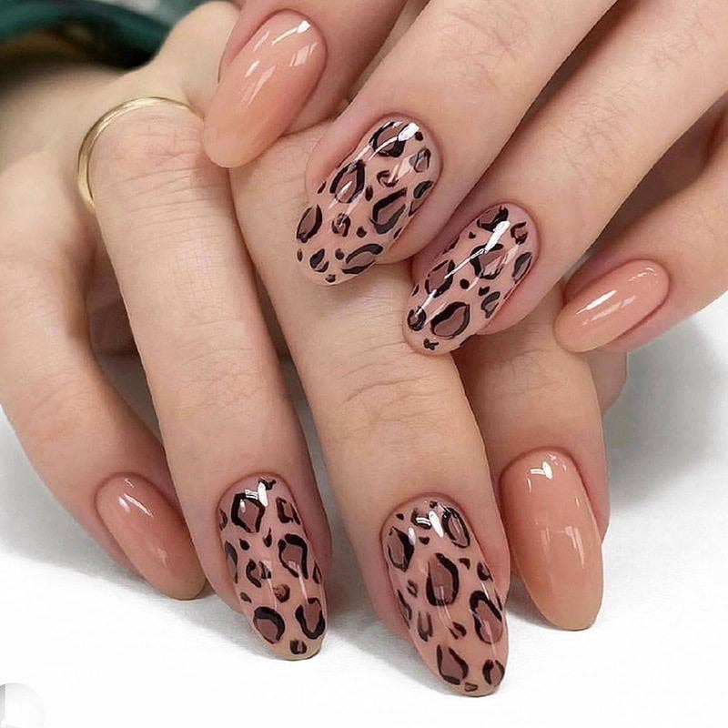 Almond Nails Winter Fall Leopard Print False Nails High Quality