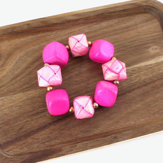 B26119 Bold Ratten/Wood Cubes Statement Stretch Bracelet