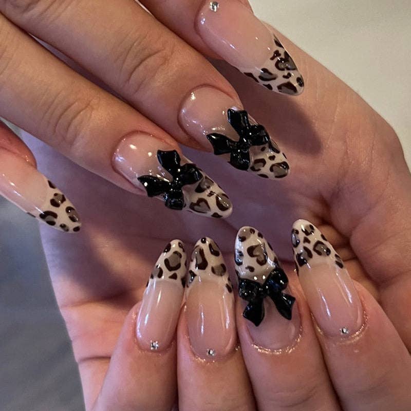 Almond Nails Winter Fall Leopard Print False Nails High Quality