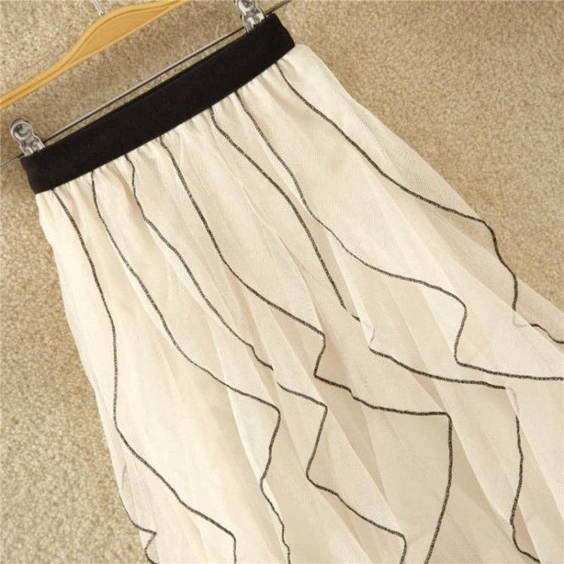 Fashionable Medium-Length Wavy Mesh Tulle Skirt