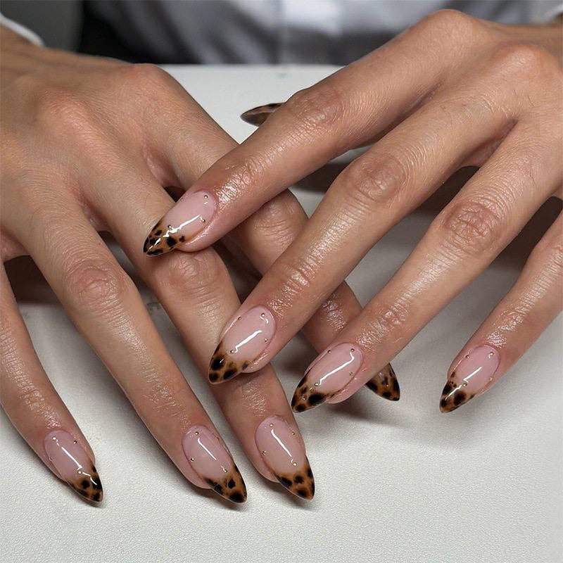 Almond Nails Winter Fall Leopard Print False Nails High Quality