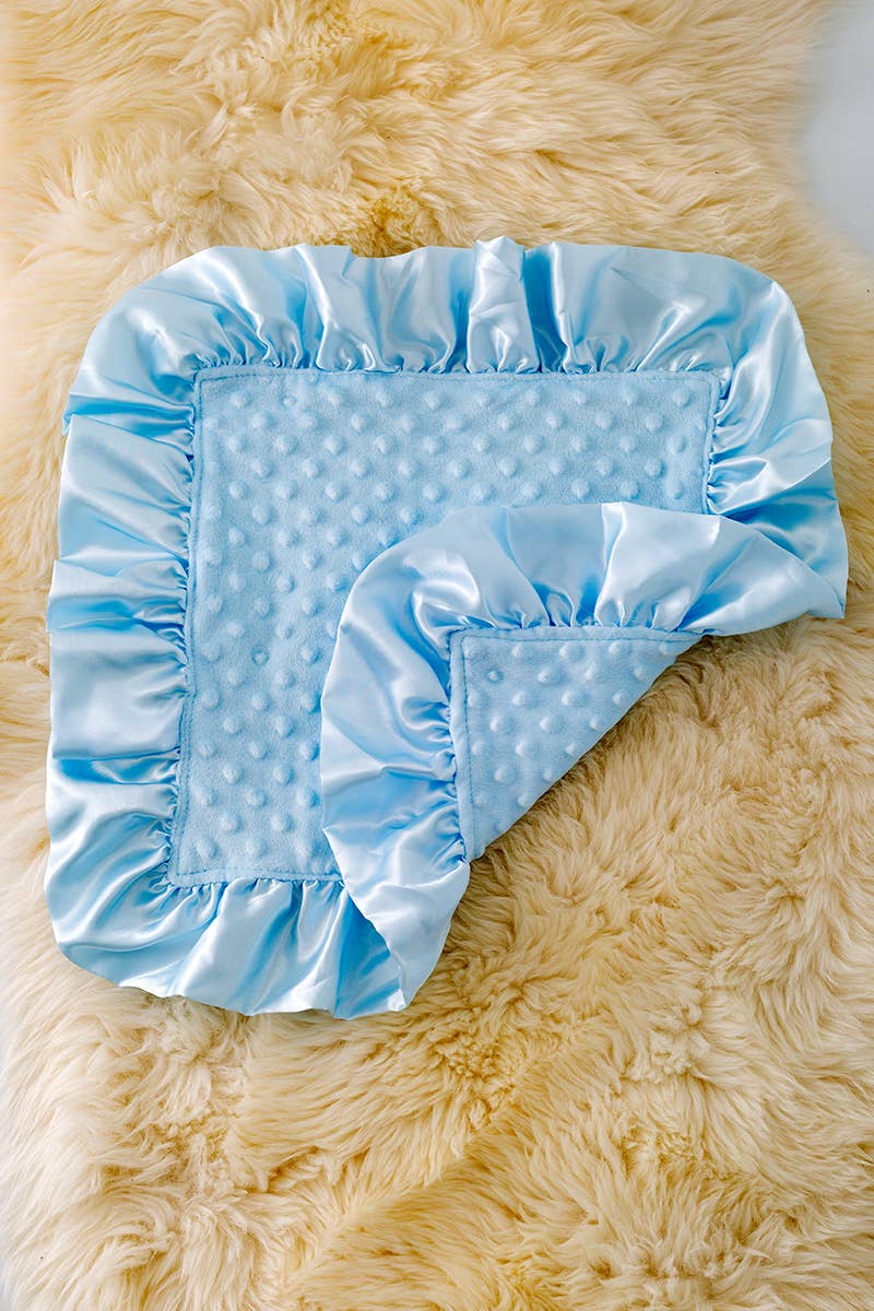 BKB40017: BABY BLUE SECURITY BABY BLANKET W/RUFFLE TRIM.