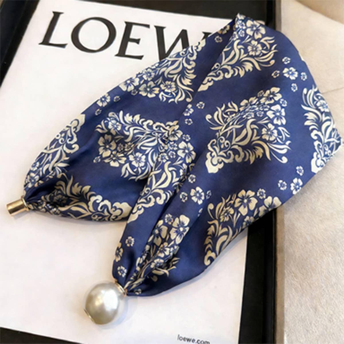 Pearl Magnetic Skinny Silk Neck Scarf_CWASC03934