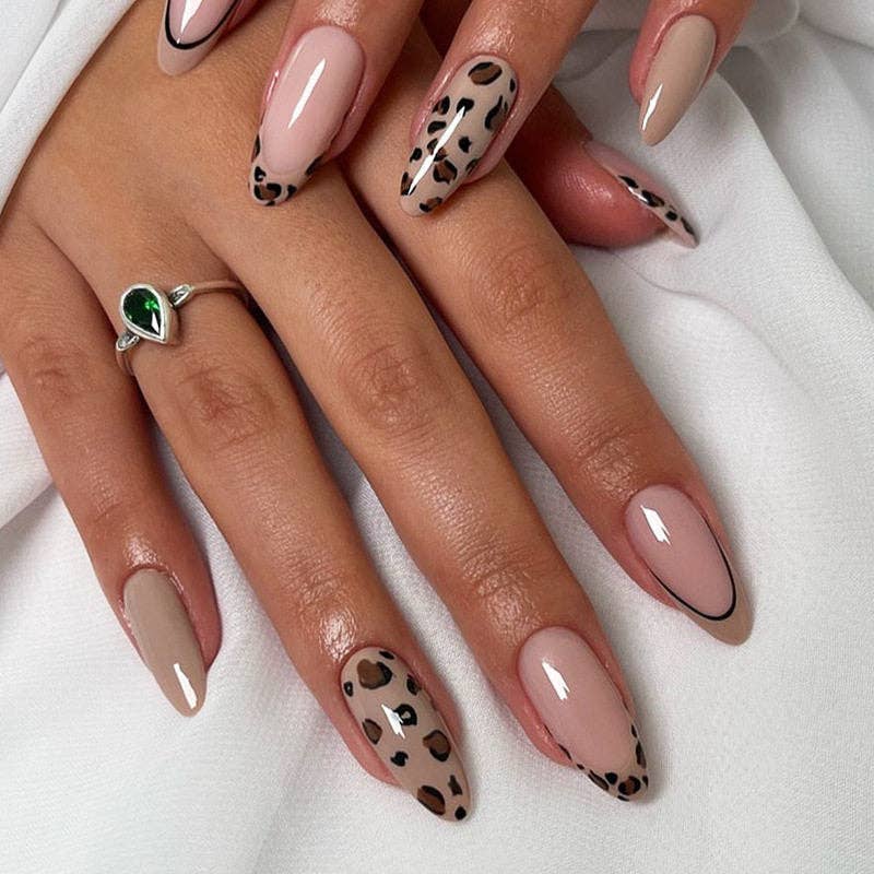 Almond Nails Winter Fall Leopard Print False Nails High Quality