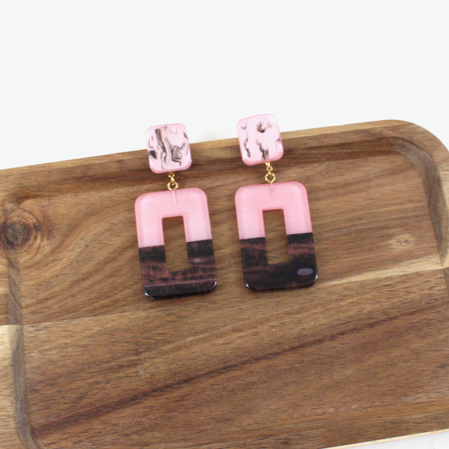 E26500 Bold Rectangle Dangle Acrylic Ring Earrings