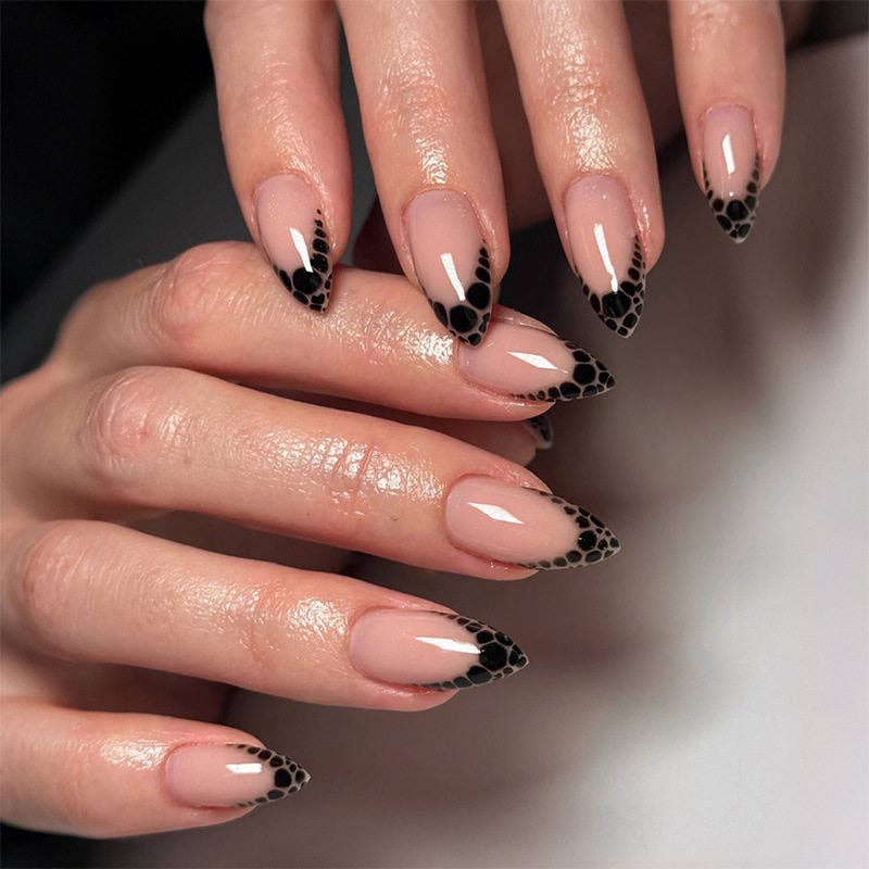 Almond Nails Winter Fall Leopard Print False Nails High Quality