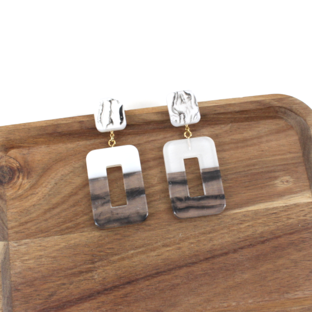 E26500 Bold Rectangle Dangle Acrylic Ring Earrings