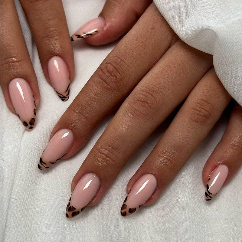 Almond Nails Winter Fall Leopard Print False Nails High Quality