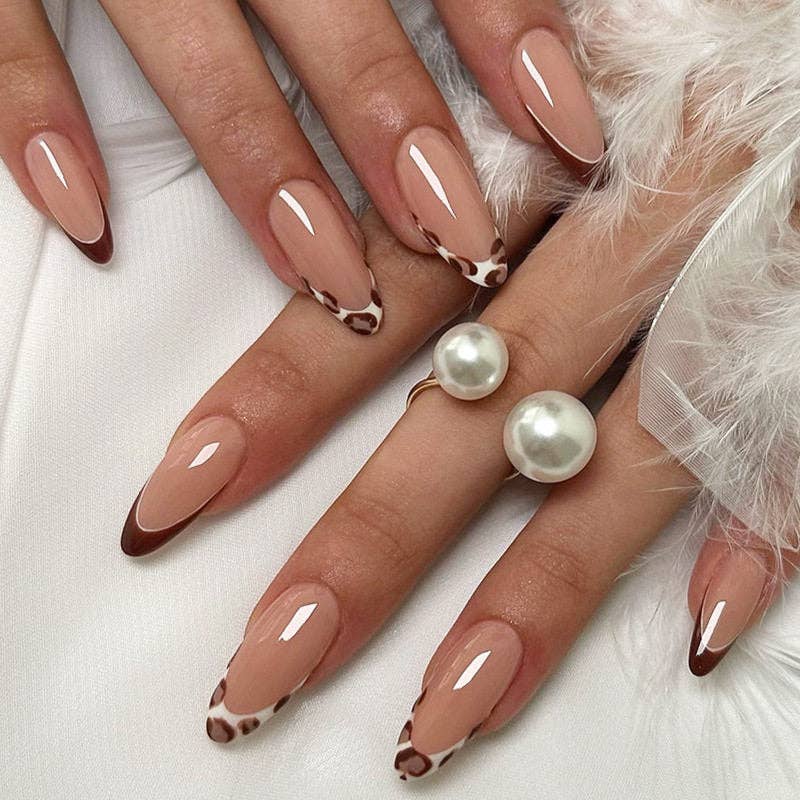 Almond Nails Winter Fall Leopard Print False Nails High Quality
