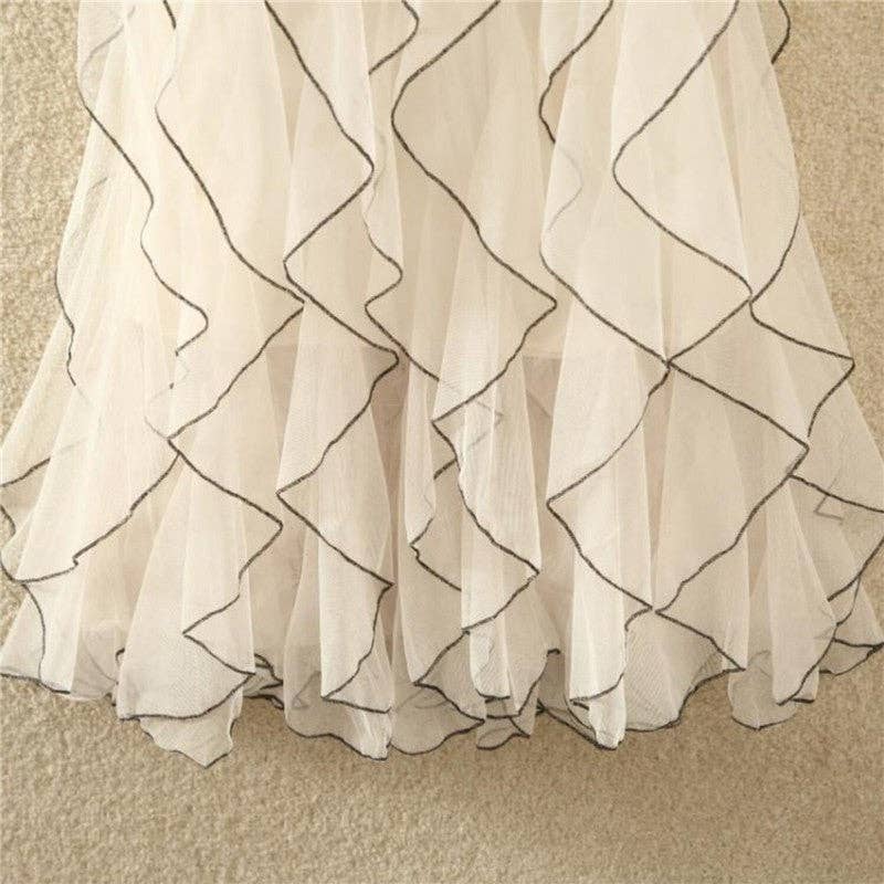 Fashionable Medium-Length Wavy Mesh Tulle Skirt