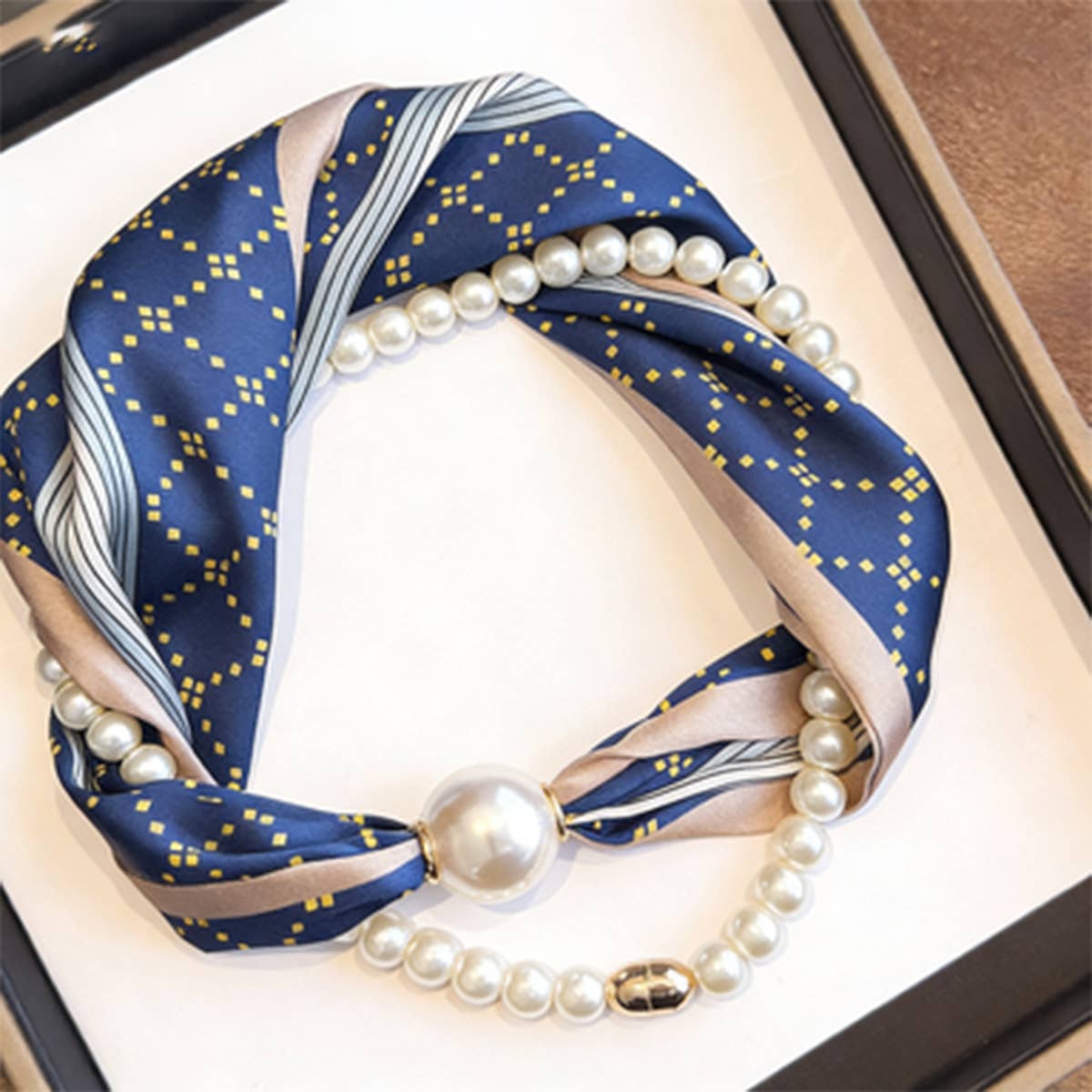 Pearl Magnetic Skinny Silk Neck Scarf_CWASC03934