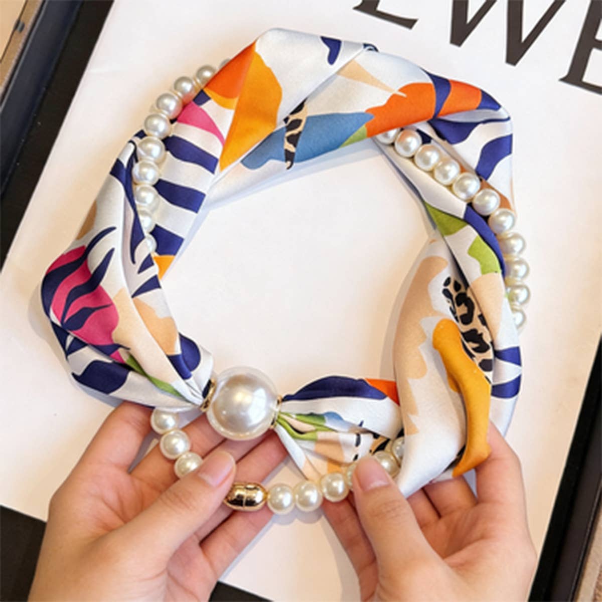 Pearl Magnetic Skinny Silk Neck Scarf_CWASC03934