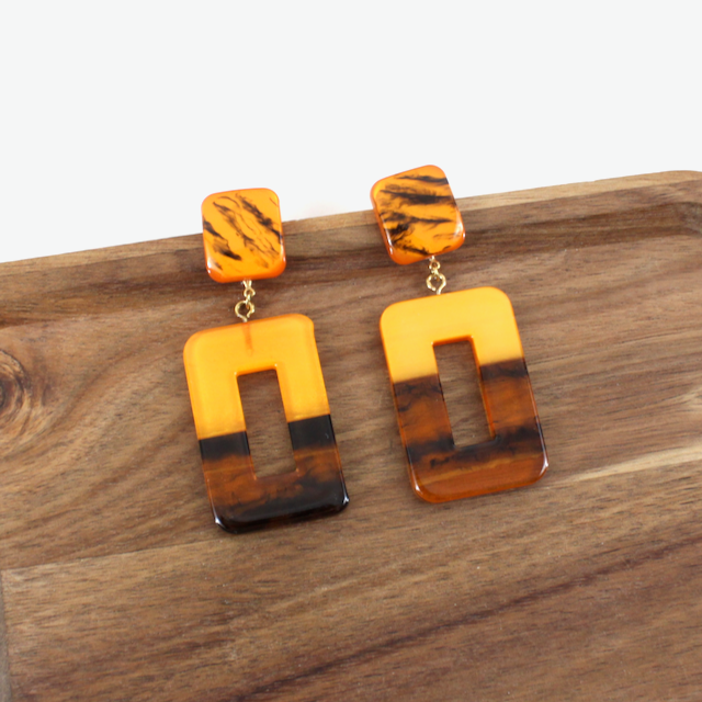 E26500 Bold Rectangle Dangle Acrylic Ring Earrings