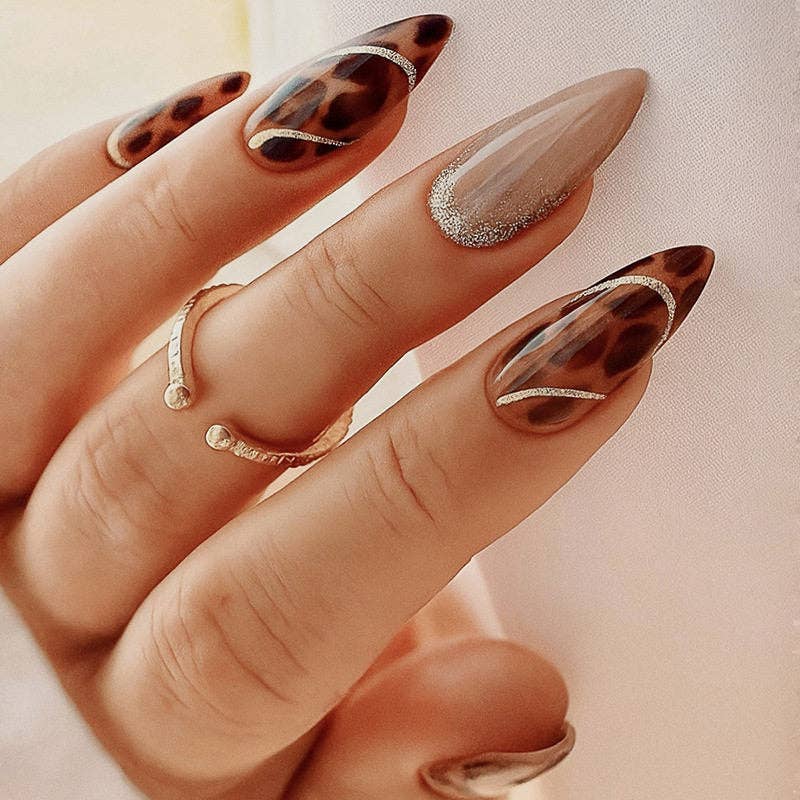 Almond Nails Winter Fall Leopard Print False Nails High Quality
